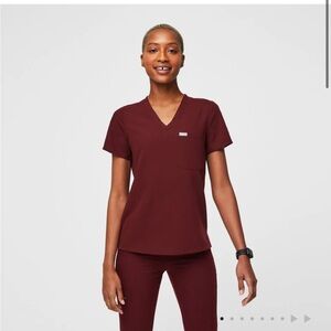 Figs scrub top